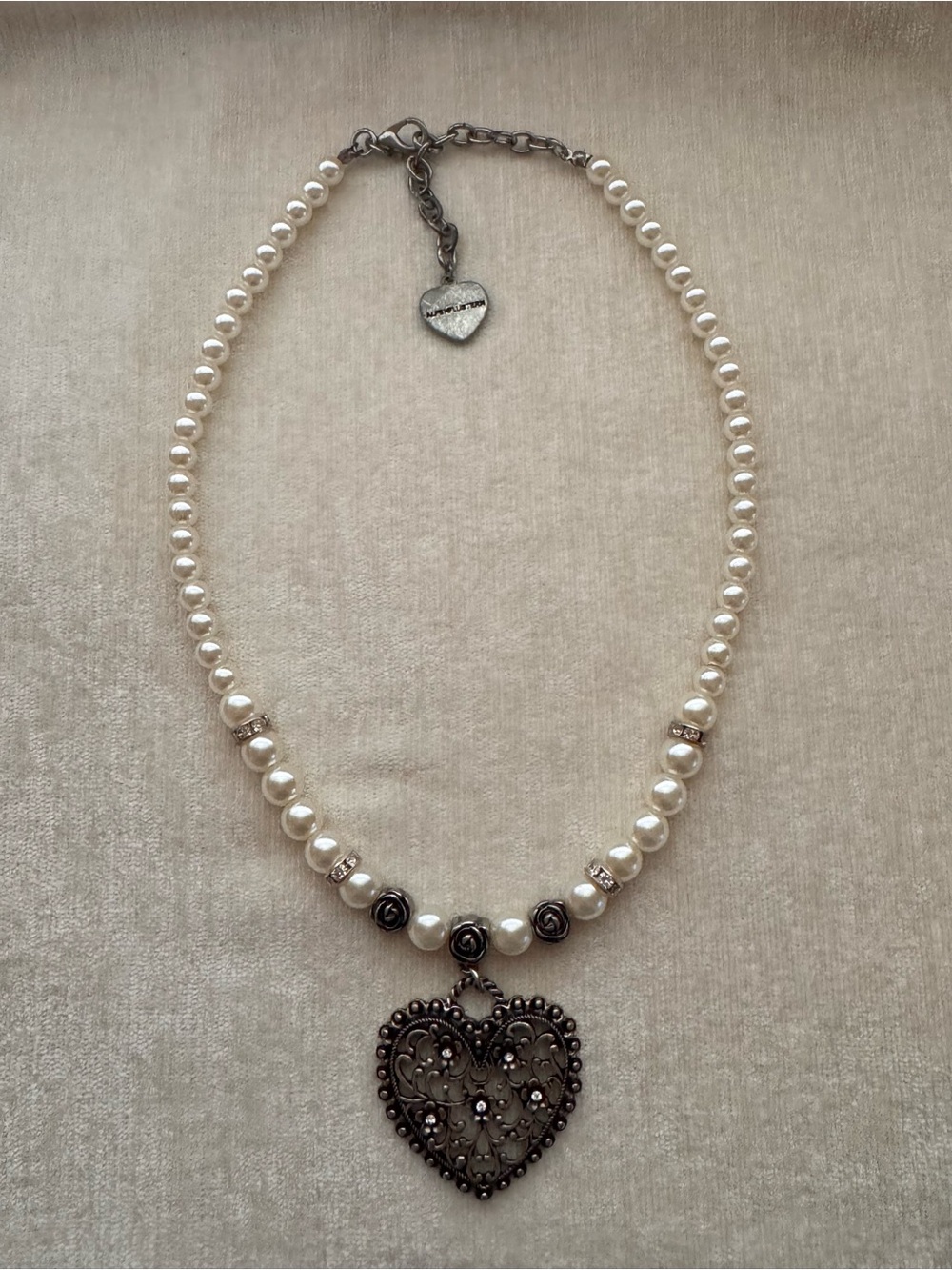 🛍️3/$45🛍️ Alpenflüstern Faux Pearl Necklace